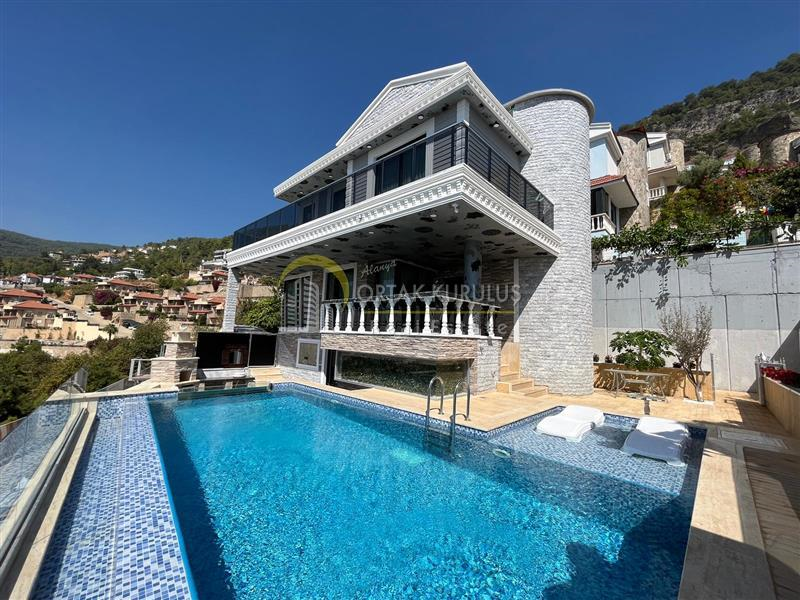 3+1 Luxury Villa Suitable for Citizenship in Alanya Tepe | With Private Pool