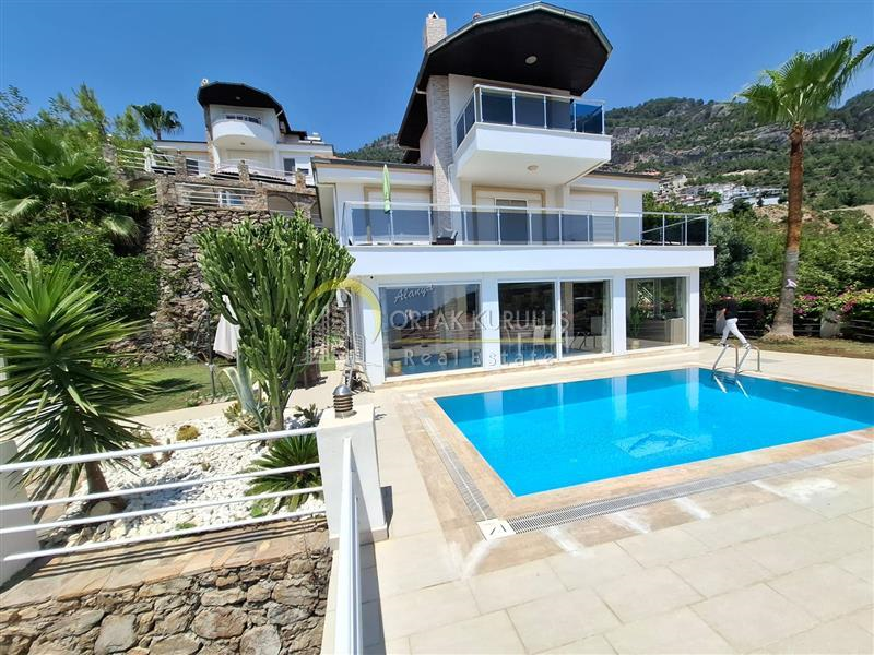 Vila sa zasebnim bazenom u Alanya Bektaşu sa 3 spavaće sobe i pogledom na more.