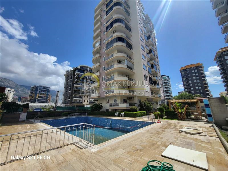 Möblierte 2+1 Wohnung in Mahmutlar – 300 m zum Meer, Wohnanlage mit Pool