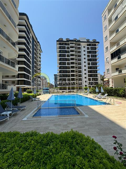 Mahmutlar’da 2+1 Eşyalı, Havuzlu Satılık Daire – 350 m Denize