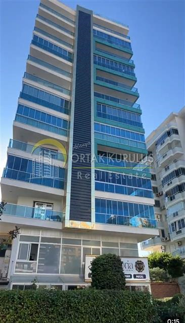 Mahmutlar Merkez’de Denize 50m 1+0 Eşyalı Satılık Daire