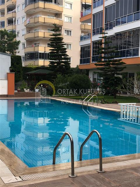 Mahmutlar Üçgen Park’ta Eşyalı 1+1 Satılık Daire – Denize Yakın