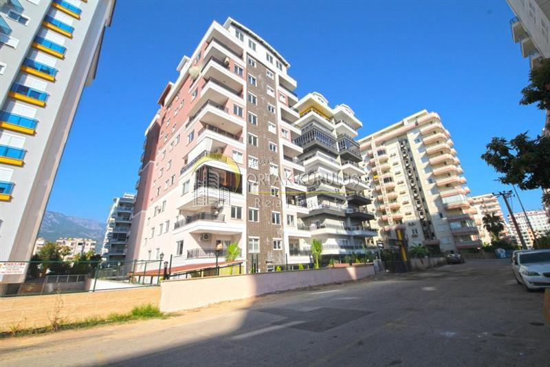 Alanya Mahmutlar’da Vivamus Rezidance’ta 3+1 Eşyalı Geniş Daire – Denize 350 m
