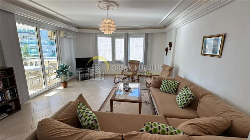 Mahmutlar'da Denize 200m Satılık 3+1 Ayrı Mutfak Dubleks