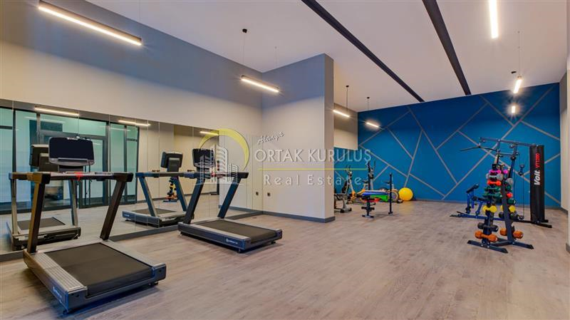 Beautiful 1+1 furnished for sale near the sea in 2000 Mahmutlar