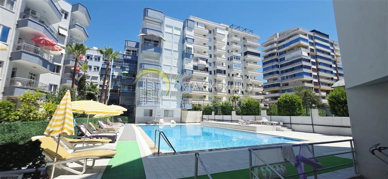 Mahmutlar Ersoy Sitesi Till salu 2+1 | Direkt mot havet med undergång