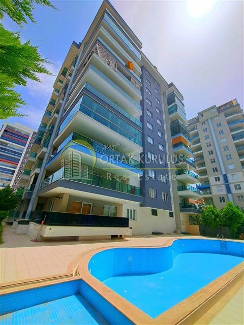 Mahmutlar Tuesday Market Eftalia Park for Sale 2+1 Separate Kitchen | 8th Floor, 350m from the Sea