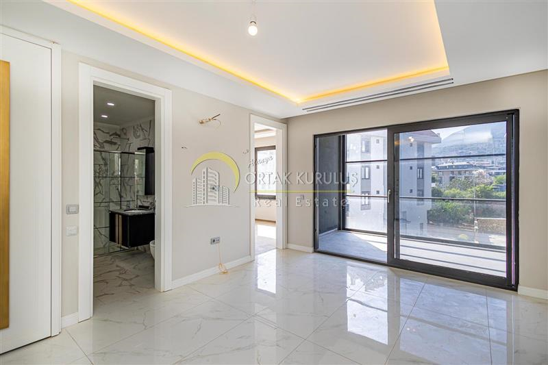 property for sale Oba 70098