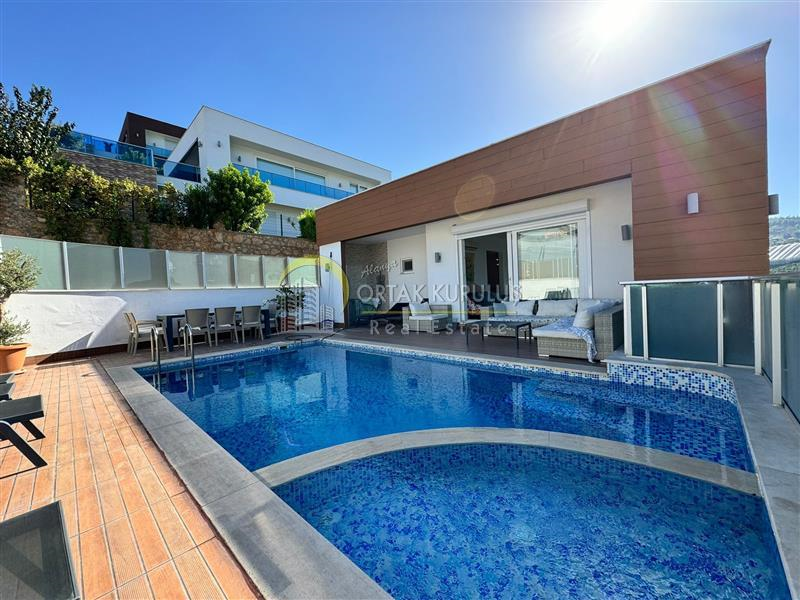 Fristående villa med pool i Alanya Kargıcak – 4+1 – Granada