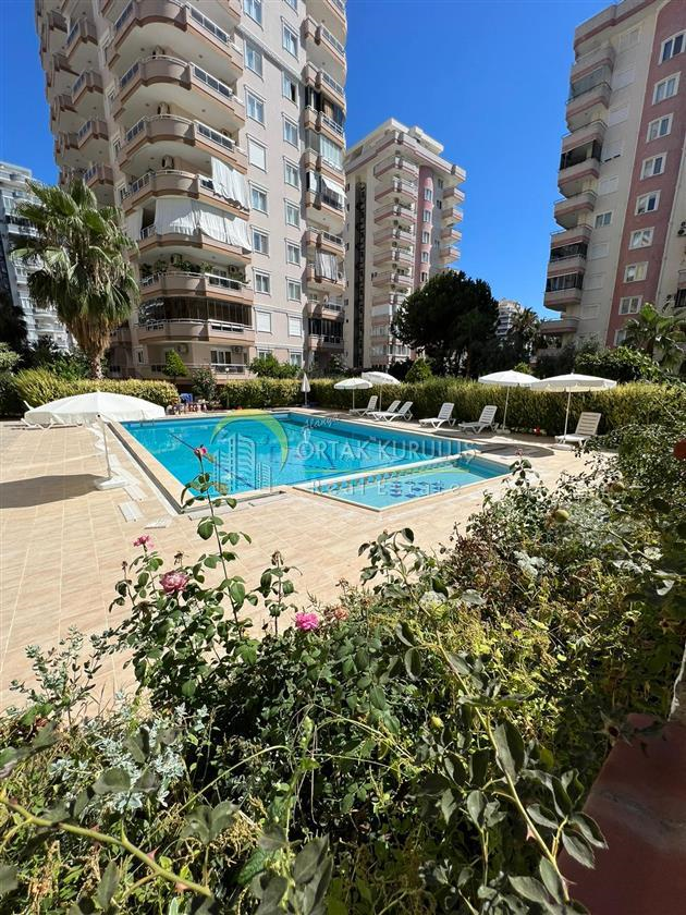 2+1 möblierte Wohnung zum Verkauf in Alanya Mahmutlar, Wohnanlage mit Pool, 120m²