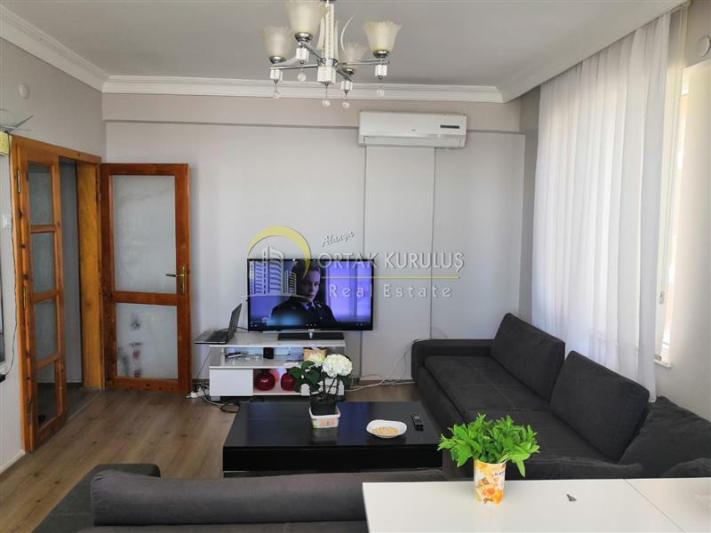 Translate to English: "Furnished 3+1 apartment with sea view in Alanya Mahmutlar."