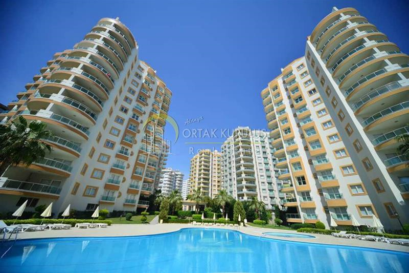 2+1 Apartment on Çakır Street in Alanya Mahmutlar - 350m to the Sea, Active Living!