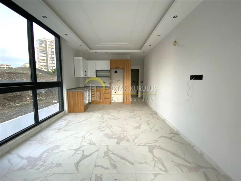 '1+1 Corner Apartment 800 Meters from the Sea in Alanya Mahmutlar - Suitable for Investment!'