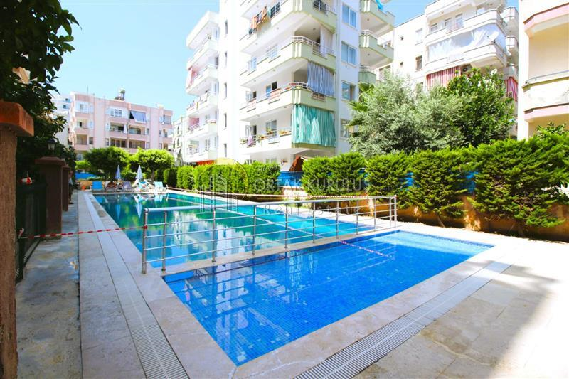 Furnished 1+1 apartment near the sea in Mahmutlar – Outdoor pool & parking.