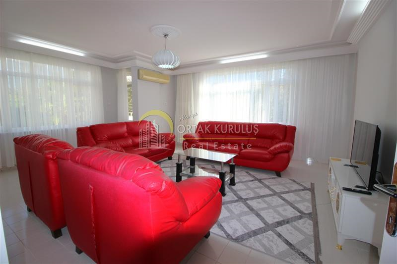 '2+1 Apartment for Rent with Sea View in Alanya Mahmutlar'