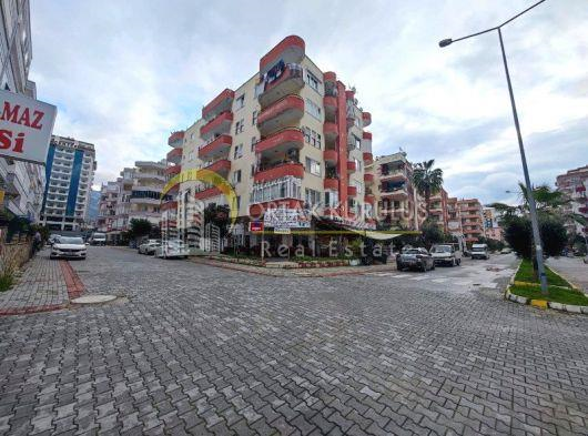 Mahmutlar Hasan Göktepe Apt Satılık 2+1 Ayrı Mutfak | Denize 150m 3. Kat