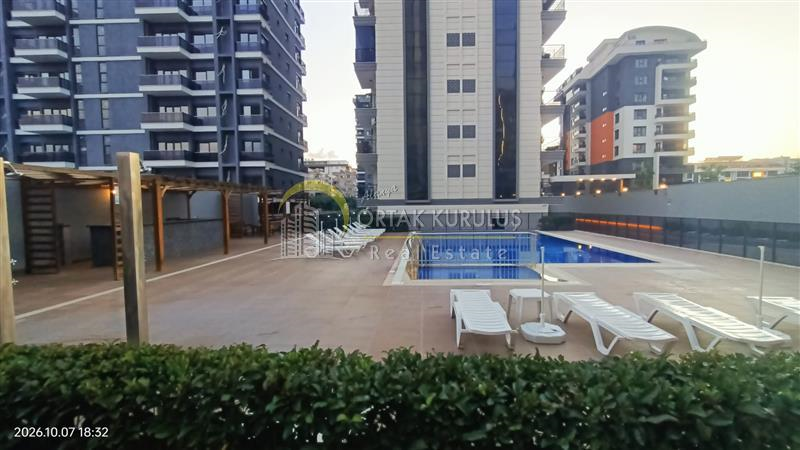 Mahmutlar Menderes Bulvarı Satılık 1+1 | 3 Yaşında Güney-Doğu Cepheli Havuzlu Boş Daire