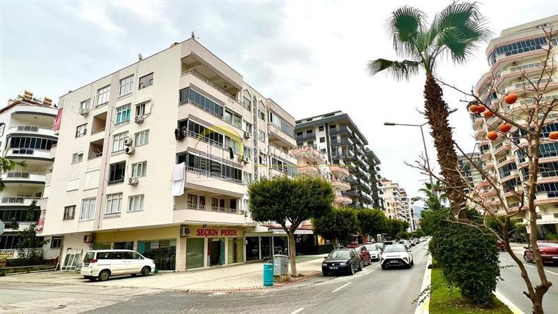 For sale 2+1 apartment 50 meters from the sea on Barbaros Street in Alanya Mahmutlar.