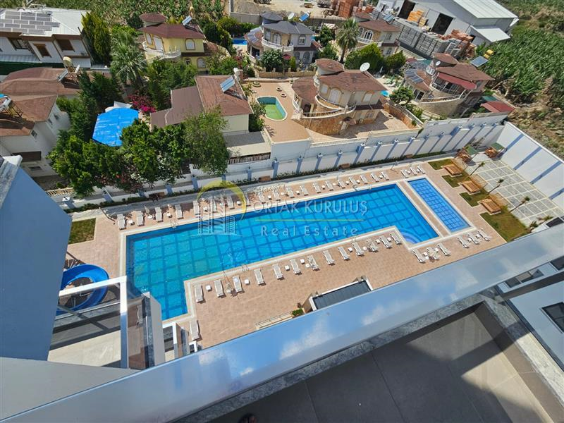 'Don't Miss the Opportunity: Seafront 1+1 Apartment in Alanya Mahmutlar!'