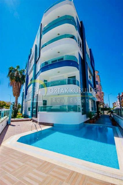'2+1 apartment located in Alanya Oba Monday Bazaar area. It is 200 meters away from the sea and fully furnished.'